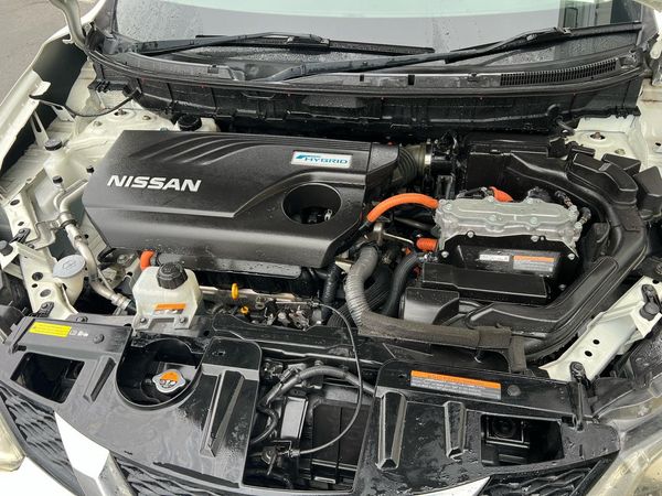 2015 Nissan X-Trail Hybrid with Reversing Camera, Parking Sensor ! Carousel 7