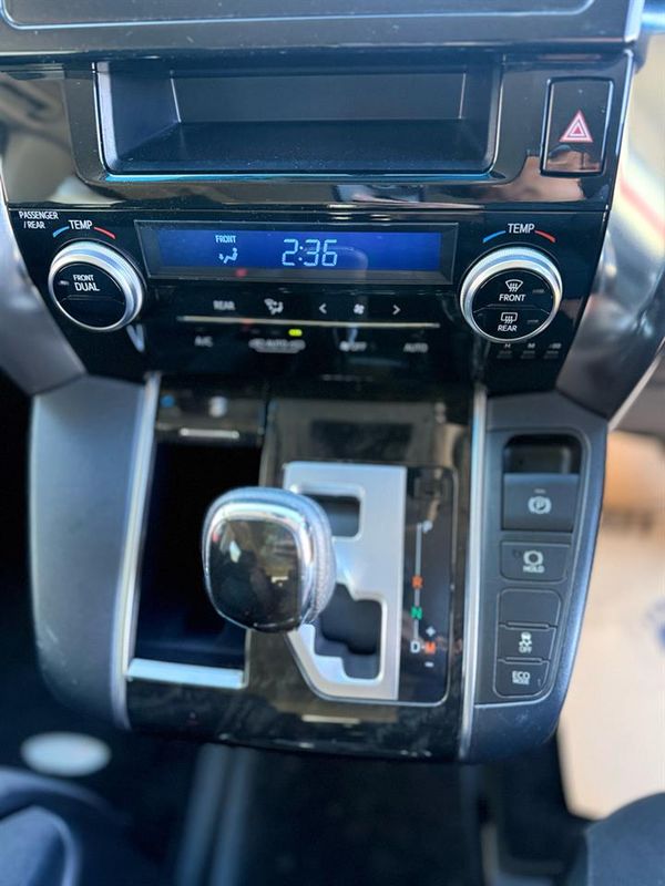 2015 Toyota VELLFIRE 2.5Z Carousel 1