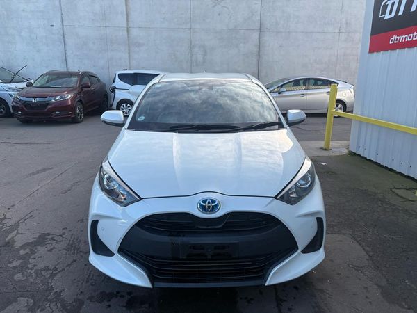2020 Toyota Yaris Hybrid X Carousel 6