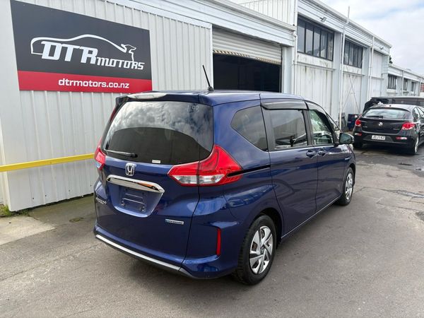 2017 Honda FREED HYBRID Carousel 14
