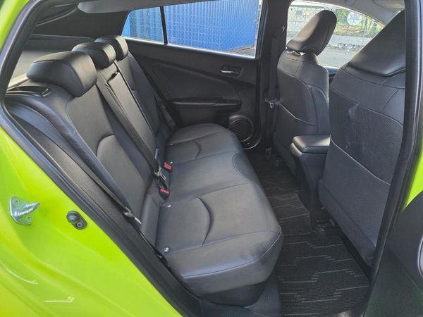 2016 Toyota Prius Newshape Hybrid with Reversing Camera, Parking Sensors, Cruise Control ! Carousel 3