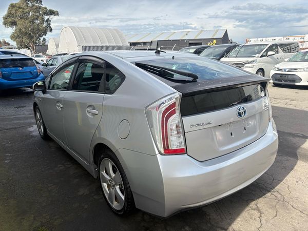 2013 Toyota Prius Hybrid Low Kms Carousel 9