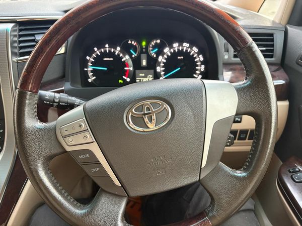 2012 Toyota Alphard 7 Seaters with Reversing Camera, Parking Sensors ! Carousel 7