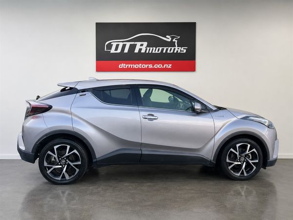 2017 Toyota C-HR G Model Carousel 13