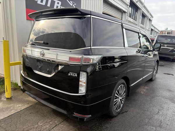 2015 Nissan ELGRAND 250 HIGHWAY STAR Carousel 13