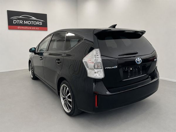 2012 Toyota Prius ALPHA S Carousel 10