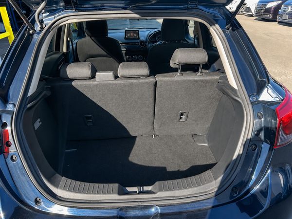 2015 Mazda Demio Carousel 6