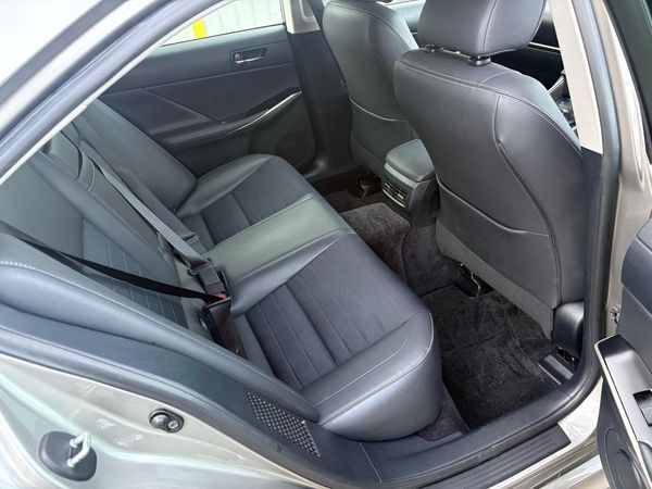 2013 Lexus IS 300H 2.5L Hybrid! Leather seats Carousel 1