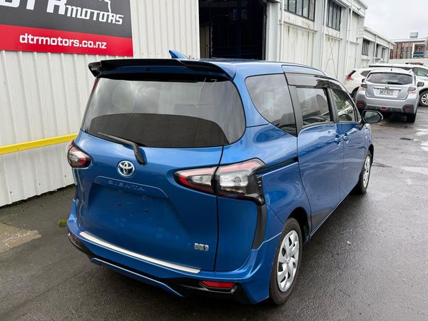 2016 Toyota SIENTA HYBRID G Carousel 16
