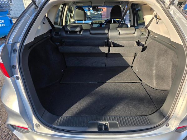 2015 Honda Fit Shuttle Hybrid X with Reversing Camera, Cruise Control Low Kms ! Carousel 4