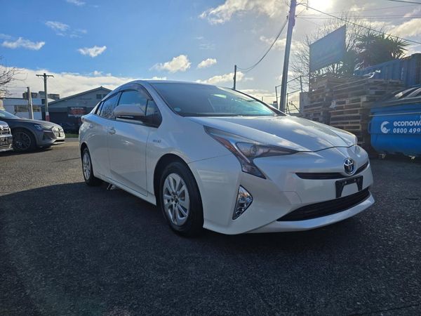 2016 Toyota Prius 5D S Model with Reversing Camera ! Carousel 9