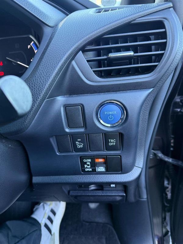 2015 Toyota Noah HYBRID X Carousel 1