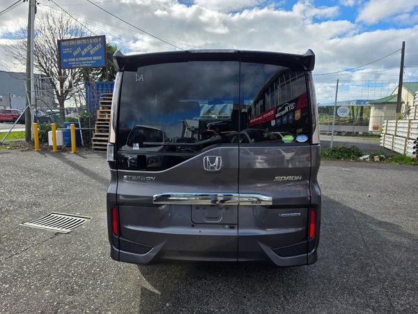 2018 Honda Stepwagon Spada Hybrid 7 Seaters with Reversing Camera, Cruise Control !