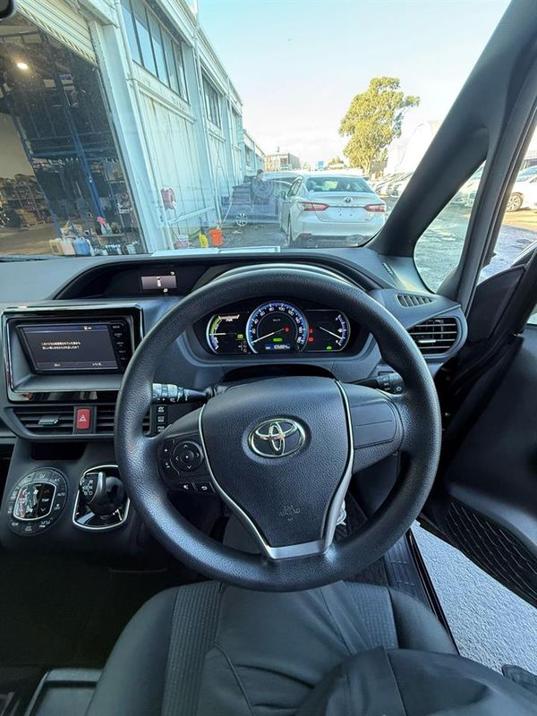 2015 Toyota Noah HYBRID X Carousel 15