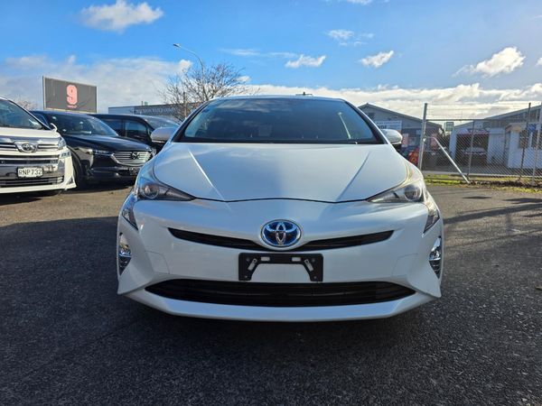 2016 Toyota Prius 5D S Model with Reversing Camera ! Carousel 8