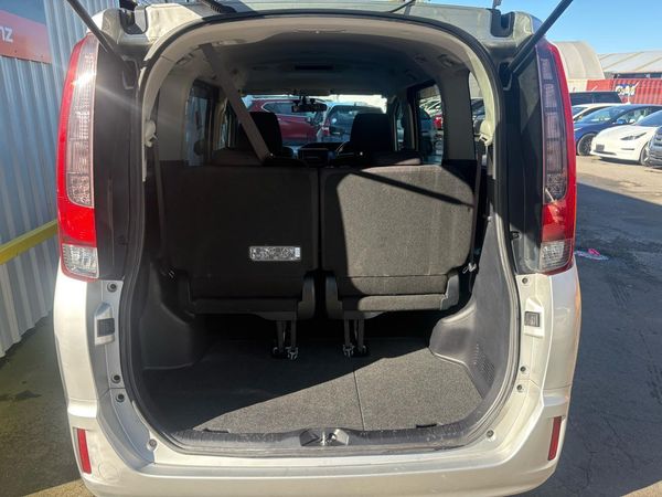 2015 Toyota Noah HYBRID G Carousel 13