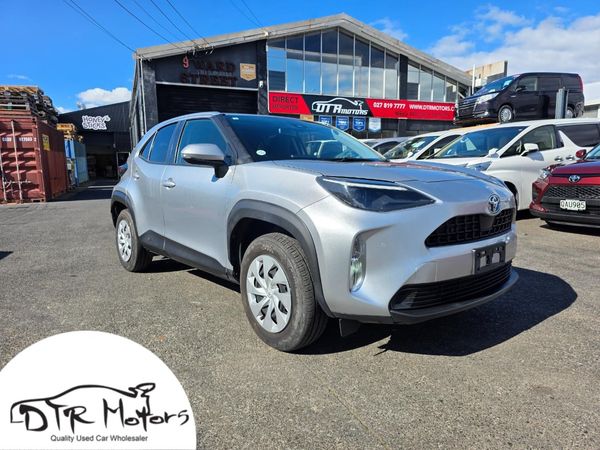 2022 Toyota YARIS CROSS Hybrid X with Reversing Camera, Parking Sensors, Cruise Control !