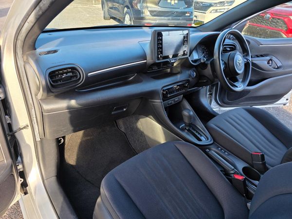 2021 Toyota Yaris Hybrid X with Reversing Camera, Parking Sensors, Cruise Control ! Carousel 5