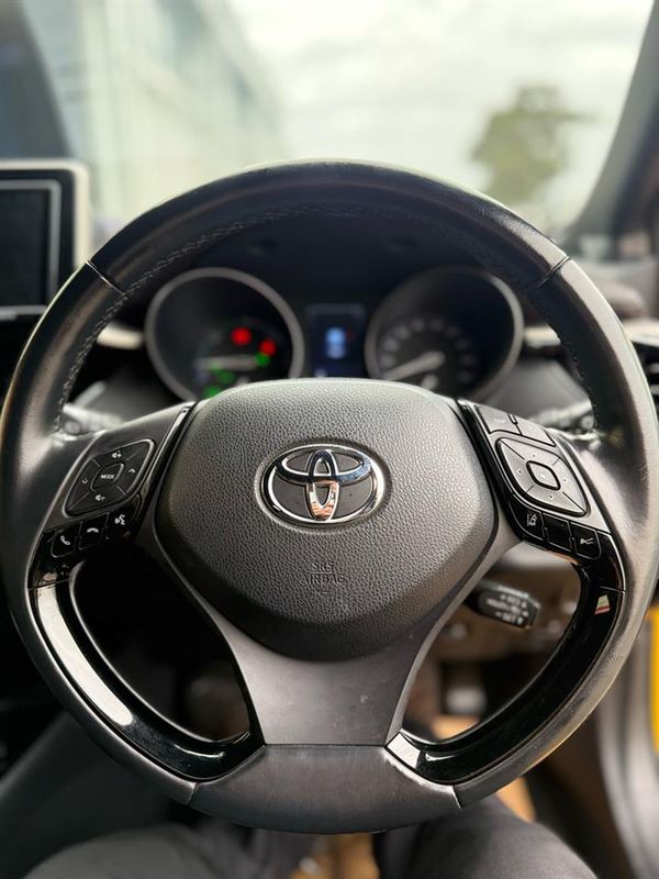 2018 Toyota C-HR Bodykit with Reversing Camera, Cruise Control ! Carousel 2
