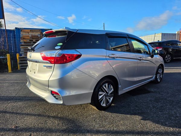 2015 Honda Fit Shuttle Hybrid X with Reversing Camera, Cruise Control Low Kms ! Carousel 12