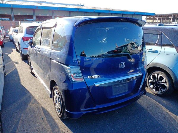2013 Honda FREED Hybrid 6 Seaters Carousel 3