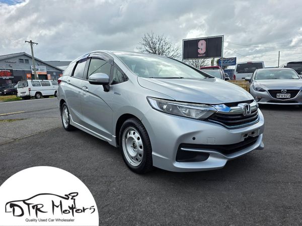 2017 Honda Shuttle Hybrid with Reversing Camera, Parking Sensors Very Low Kms !