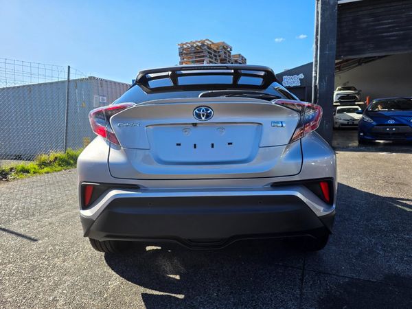 2017 Toyota C-HR Hybrid G Model with Reversing Camera, Parking Sensors, Cruise Control ! Carousel 12