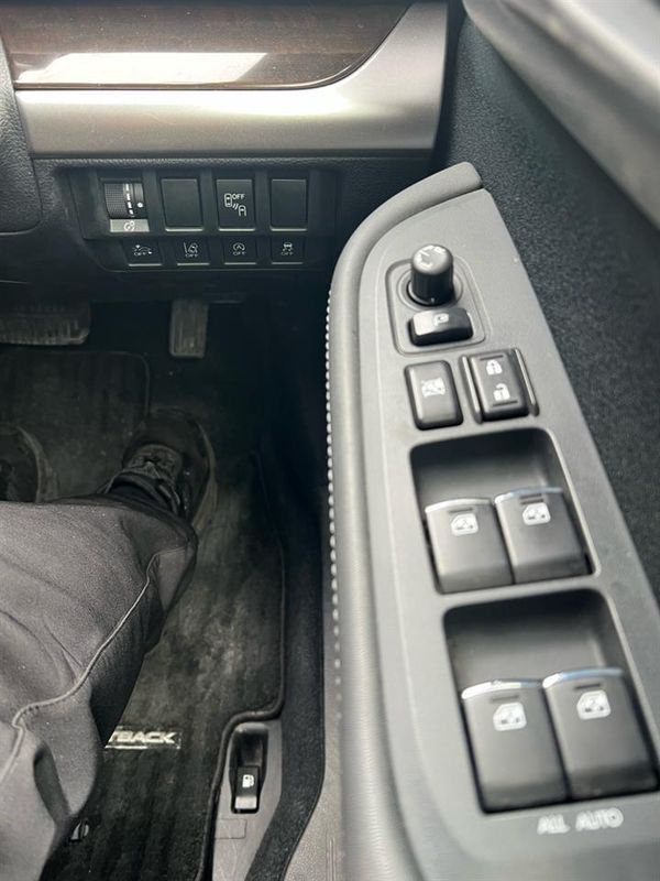 2015 Subaru Outback 4WD Carousel 1