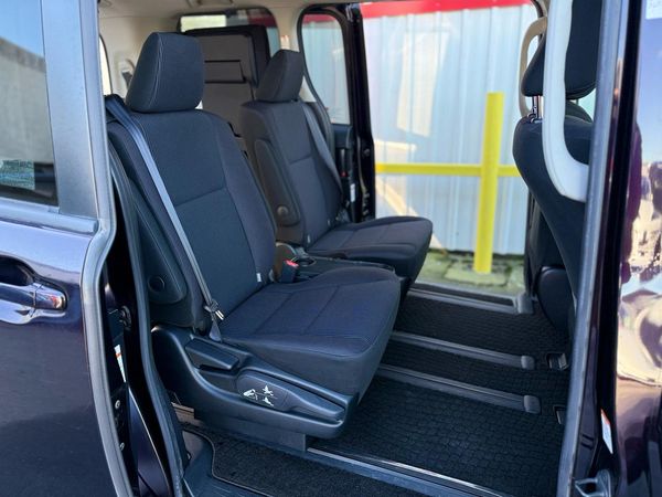2015 Toyota Noah HYBRID X Carousel 6