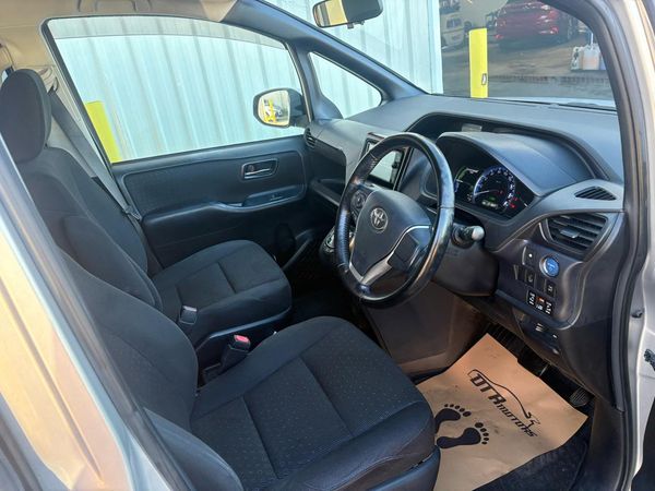 2015 Toyota Noah HYBRID G Carousel 2