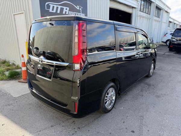 2015 Toyota ESQUIRE XI Carousel 12