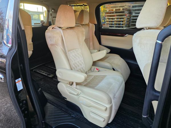2015 Toyota VELLFIRE 2.5V 7 Seaters with Reversing Camera, Parking Sensors, Cruise Control ! Carousel 3