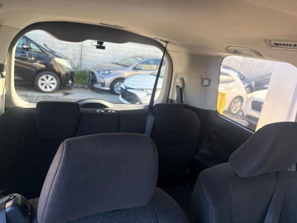 2015 Toyota Noah HYBRID G Carousel 1