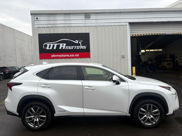 2015 Lexus NX 300H I PACKAGE Carousel 16
