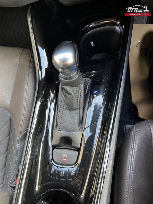 2017 Toyota C-HR G Model Carousel 4