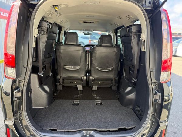 2015 Toyota ESQUIRE XI Carousel 6