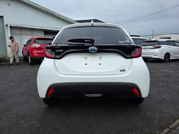 2021 Toyota Yaris Hybrid X with Reversing Camera, Parking Sensors, Cruise Control ! Carousel 12