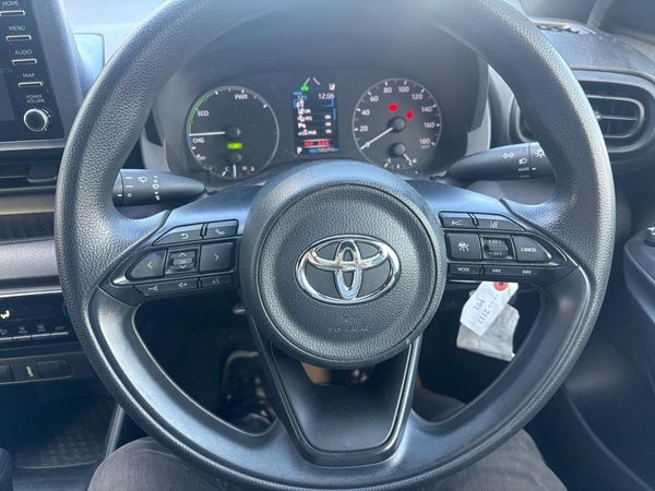2020 Toyota Yaris Hybrid X Carousel 3