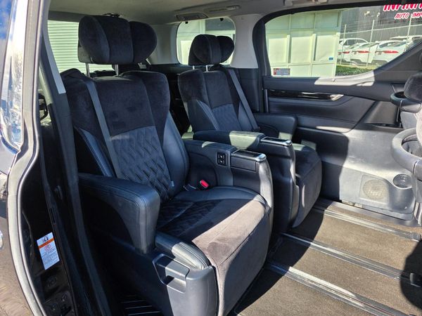 2015 Toyota VELLFIRE 7 Seaters with Loads of Features ! Carousel 12