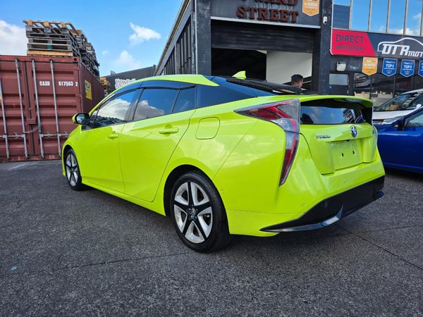 2016 Toyota Prius Newshape Hybrid with Reversing Camera, Parking Sensors, Cruise Control ! Carousel 14