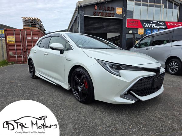 2020 Toyota Corolla Hybrid Sports G Z Model with Reversing Camera, Parking Sensors, Cruise Control !