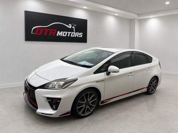 2013 Toyota Prius G'S Model Carousel 9