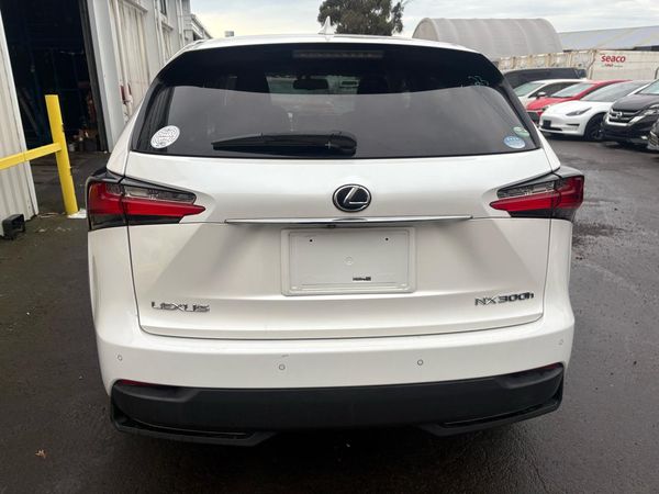 2015 Lexus NX 300H I PACKAGE Carousel 14