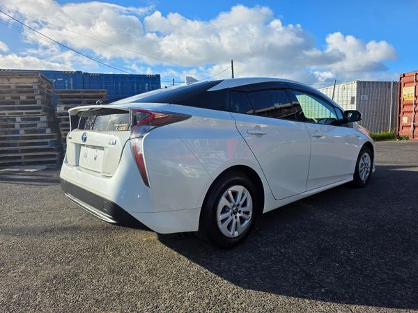 2016 Toyota Prius 5D S Model with Reversing Camera ! Carousel 11