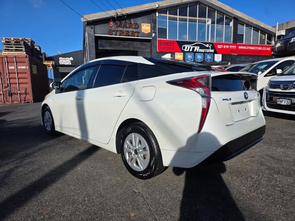 2016 Toyota Prius 5D S Model with Reversing Camera ! Carousel 13