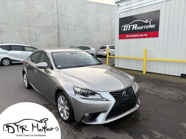 2013 Lexus IS 300H 2.5L Hybrid! Leather seats