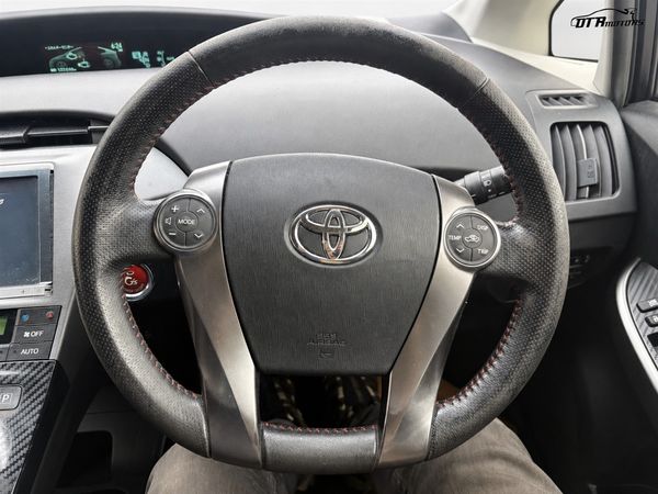 2013 Toyota Prius G'S Model Carousel 4