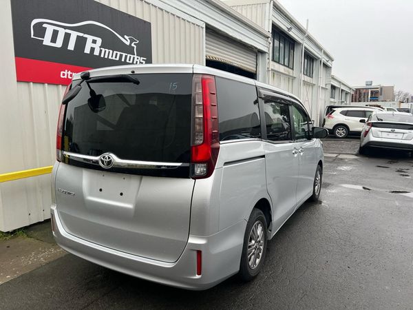 2015 Toyota ESQUIRE XI Carousel 14