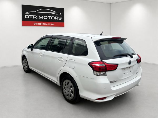2018 Toyota Corolla Fielder hybird Carousel 11