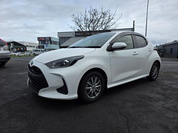 2021 Toyota Yaris Hybrid X with Reversing Camera, Parking Sensors, Cruise Control ! Carousel 9